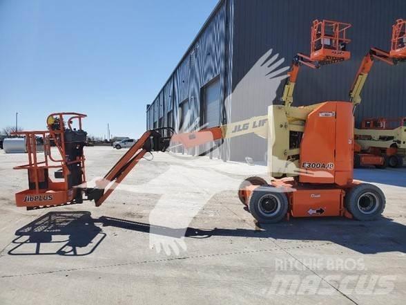 JLG E300AJP ブームリフト　屈伸型