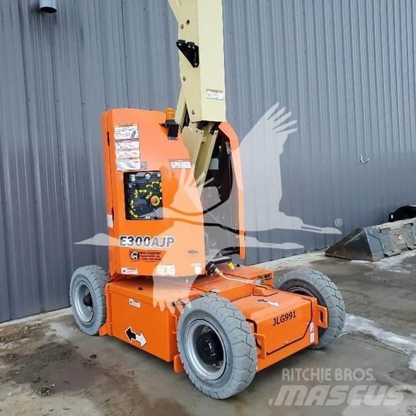 JLG E300AJP ブームリフト　屈伸型