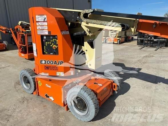 JLG E300AJP ブームリフト　屈伸型