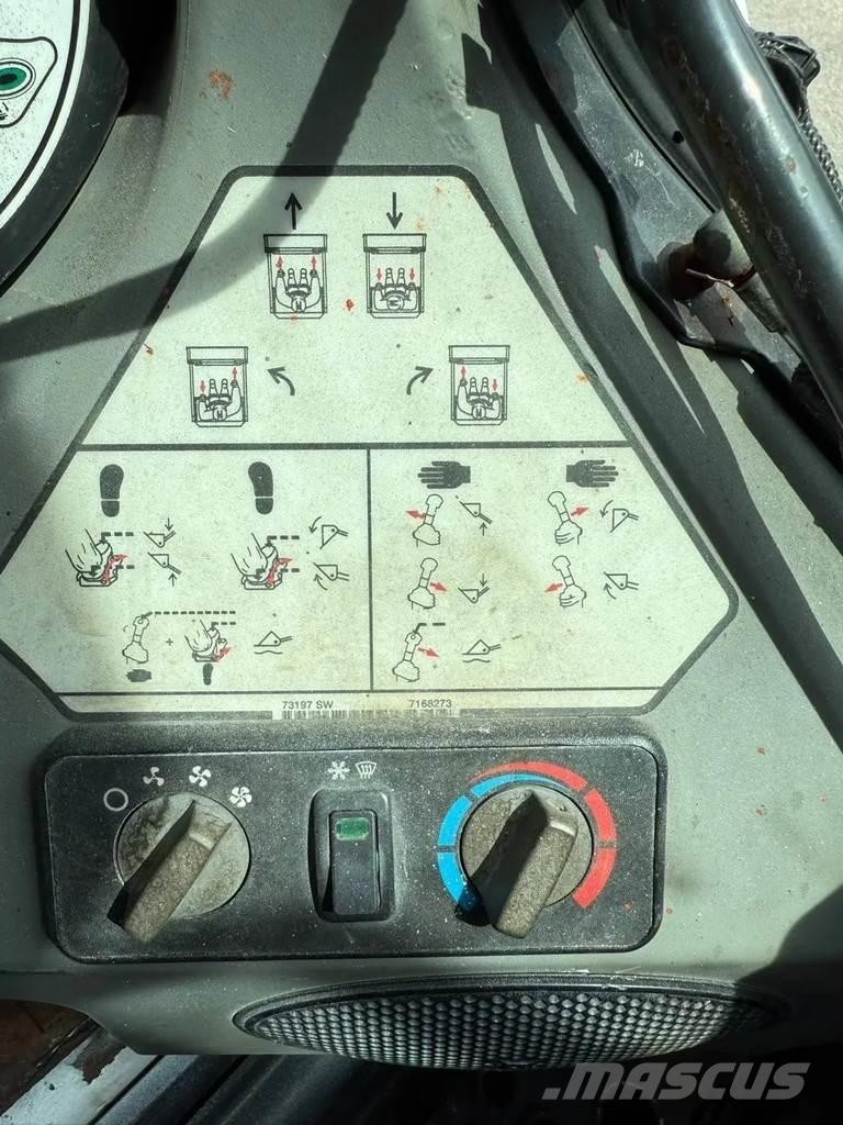 Bobcat T650 スキッドステアローダー