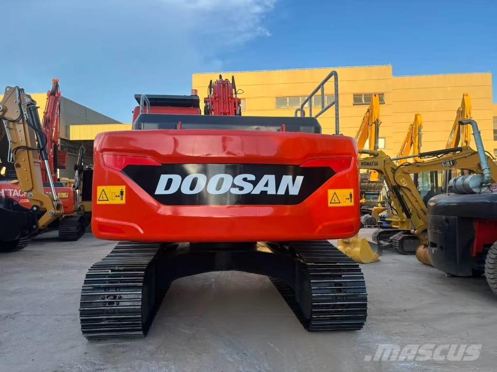 Doosan DX 225 LC 大型油圧ショベル12t以上（パワーショベル・ユンボ）