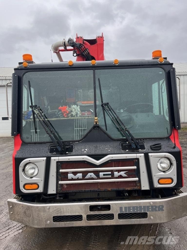 Liebherr 37XXT-Z4 コンクリートポンプ車