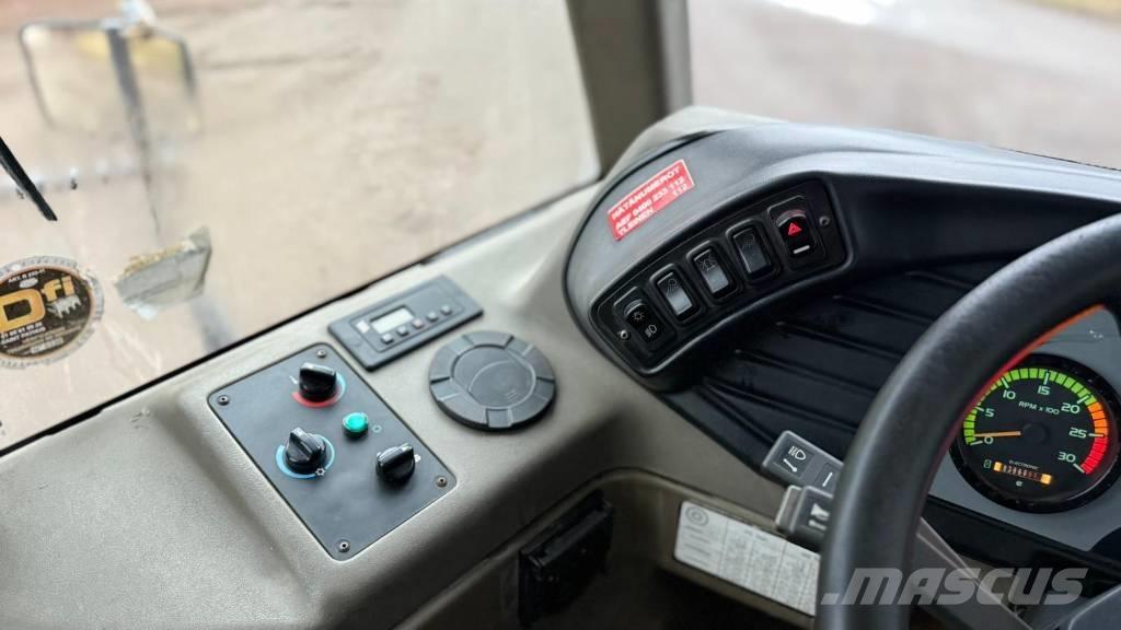 CASE 330 B アーティキュレート式ダンプトラック