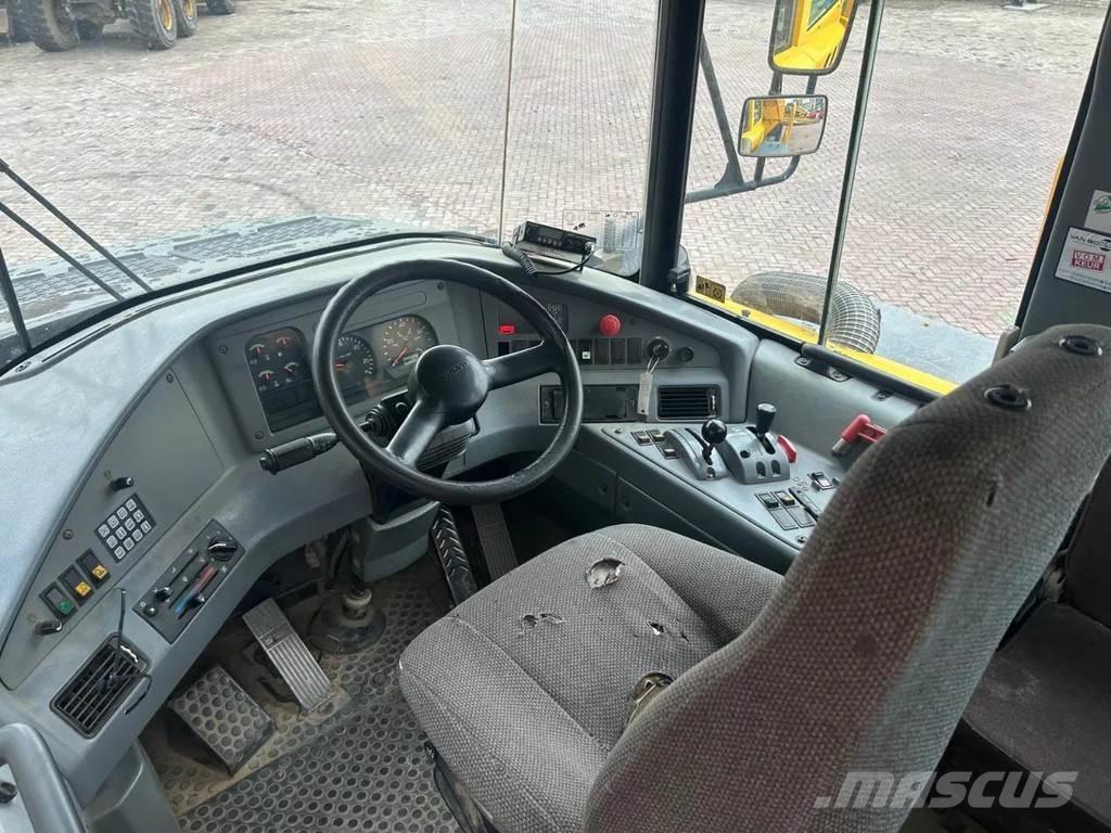 Volvo A25D アーティキュレート式ダンプトラック