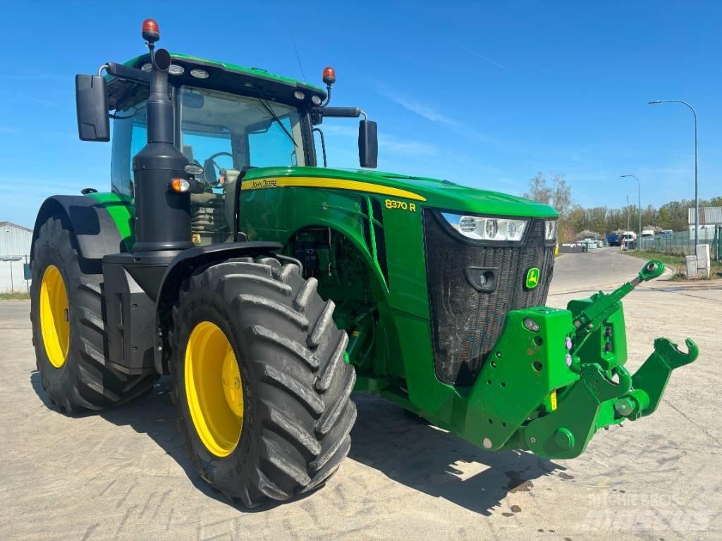John Deere 8370 R トラクター