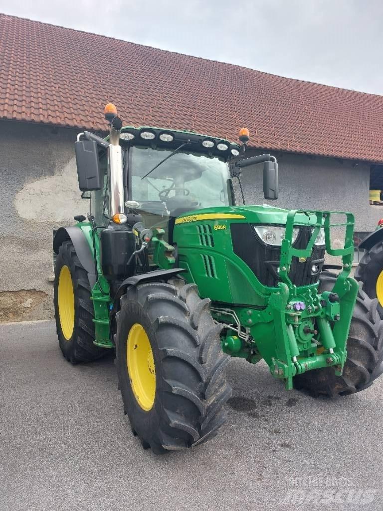 John Deere 6130 R トラクター