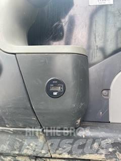 Morooka MST 2200 V キャリアダンプ