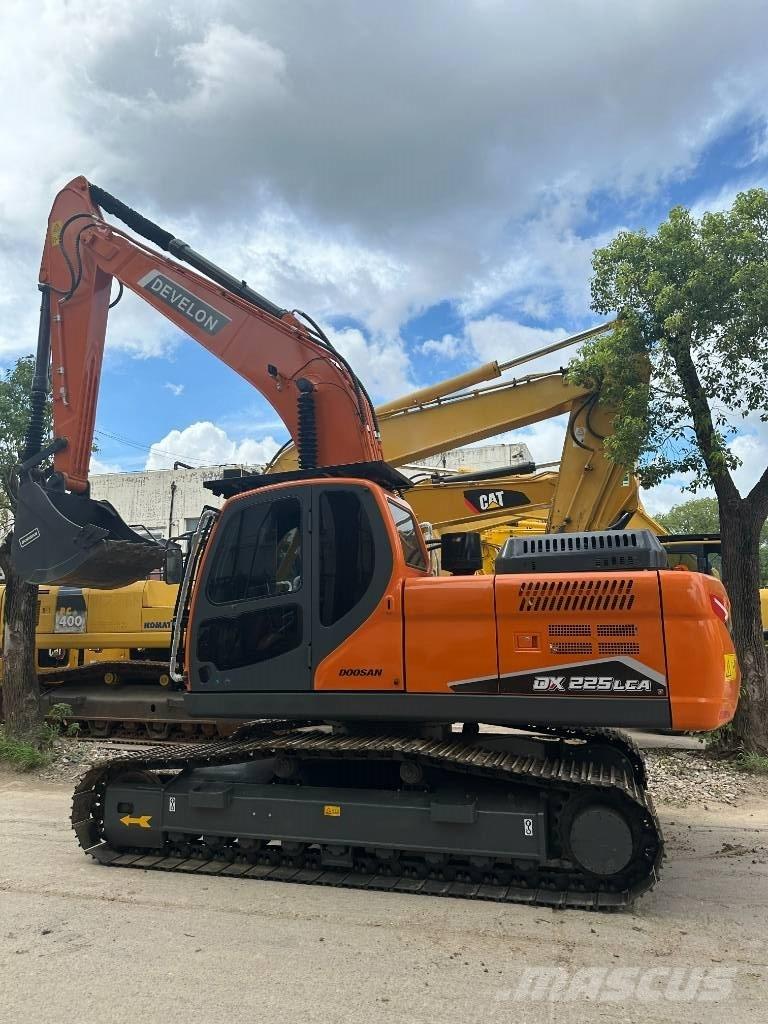Doosan DX 225 LCA 中型油圧ショベル 7ｔ-12ｔ（ユンボ・パワーショベル・バックホー）