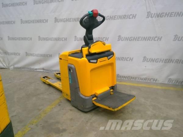 Jungheinrich ERE 225 ローリフトとプラットフォーム