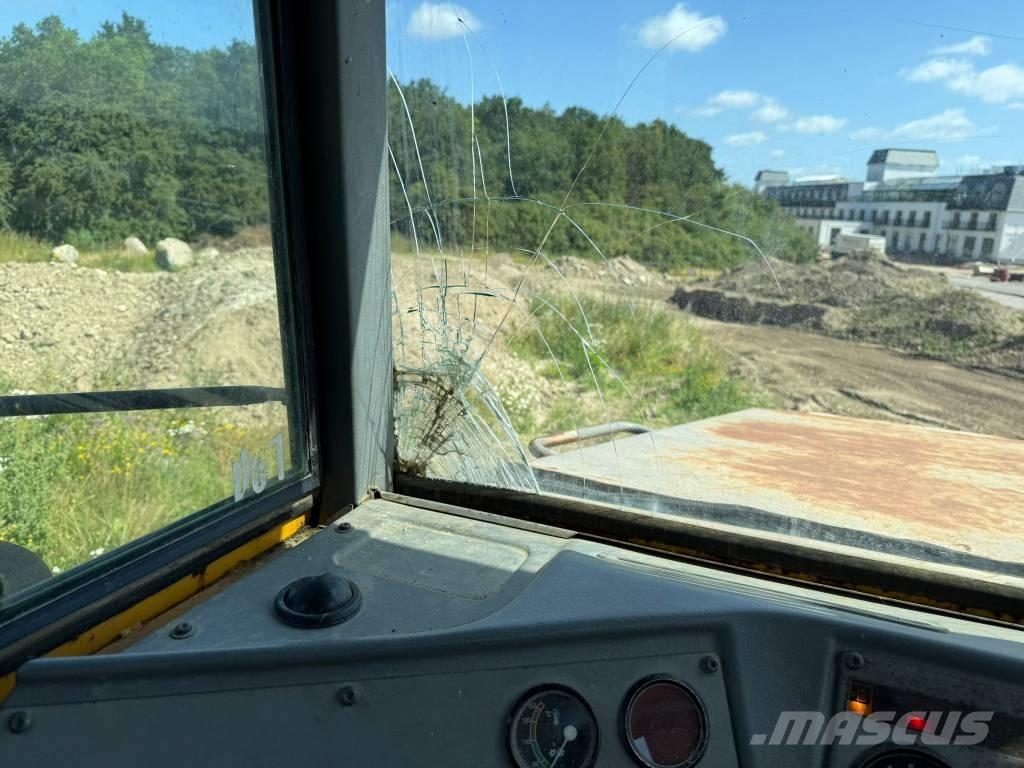Volvo A 25 C サイト　ダンプ