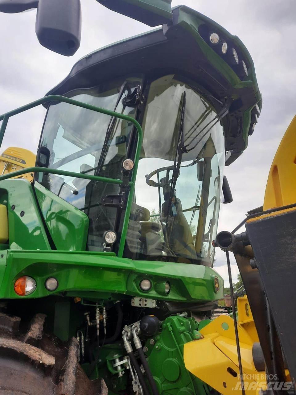 John Deere 8200 i 自走式フォレージハーベスター