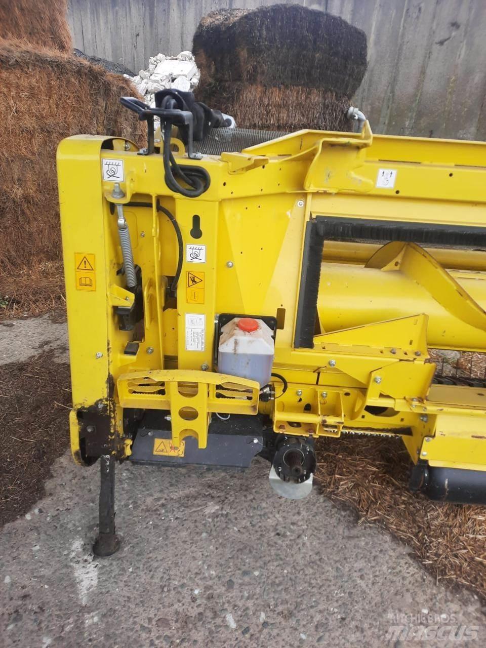 John Deere 8200 i 自走式フォレージハーベスター