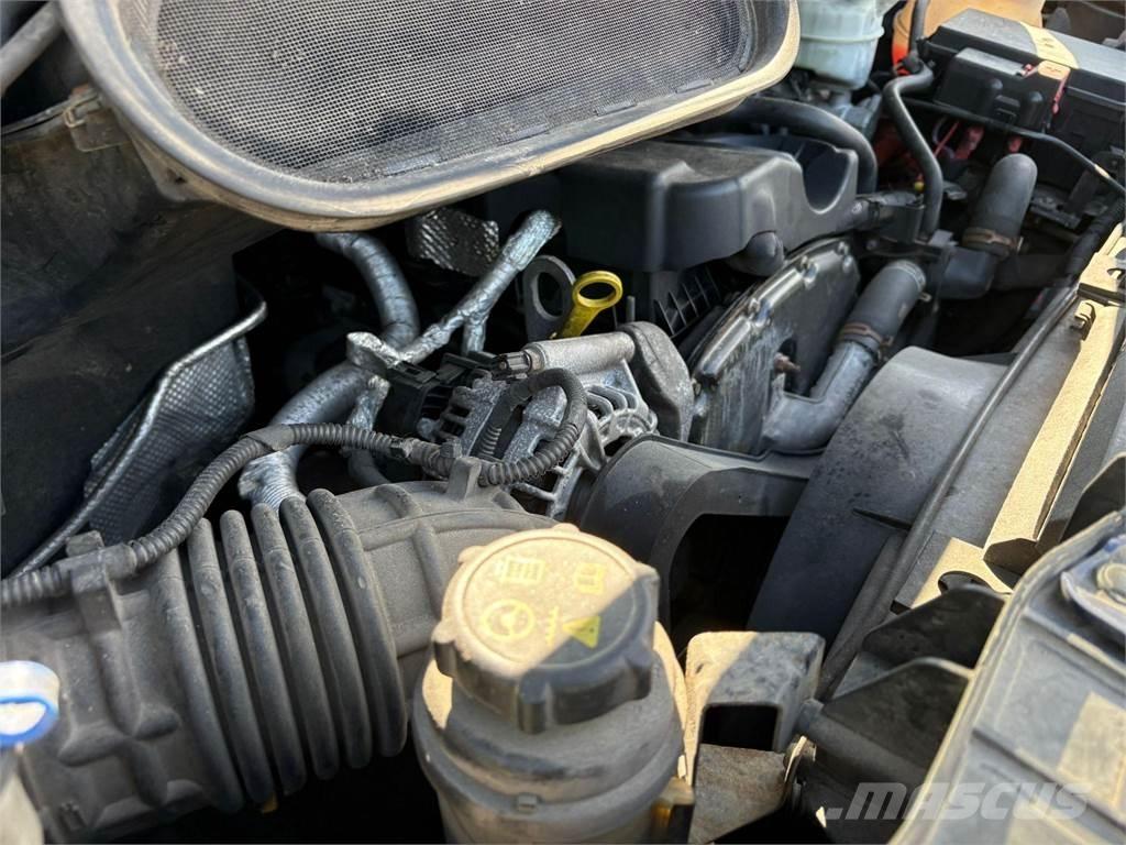 Ford Transit キャンピングカーとキャラバン