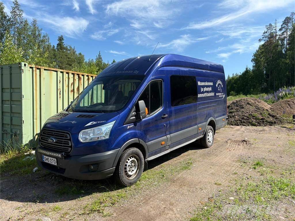 Ford Transit キャンピングカーとキャラバン