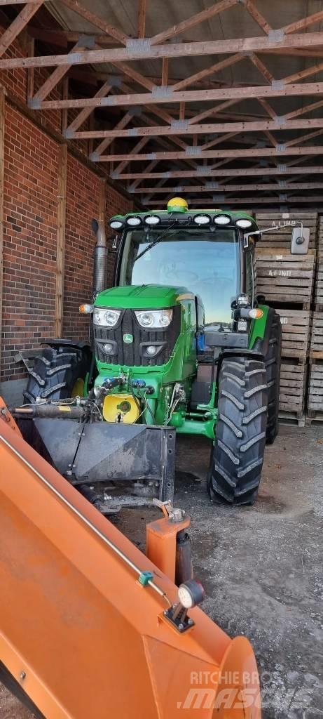 John Deere 6125 R トラクター