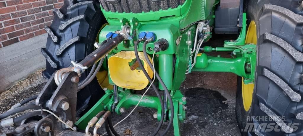 John Deere 6125 R トラクター