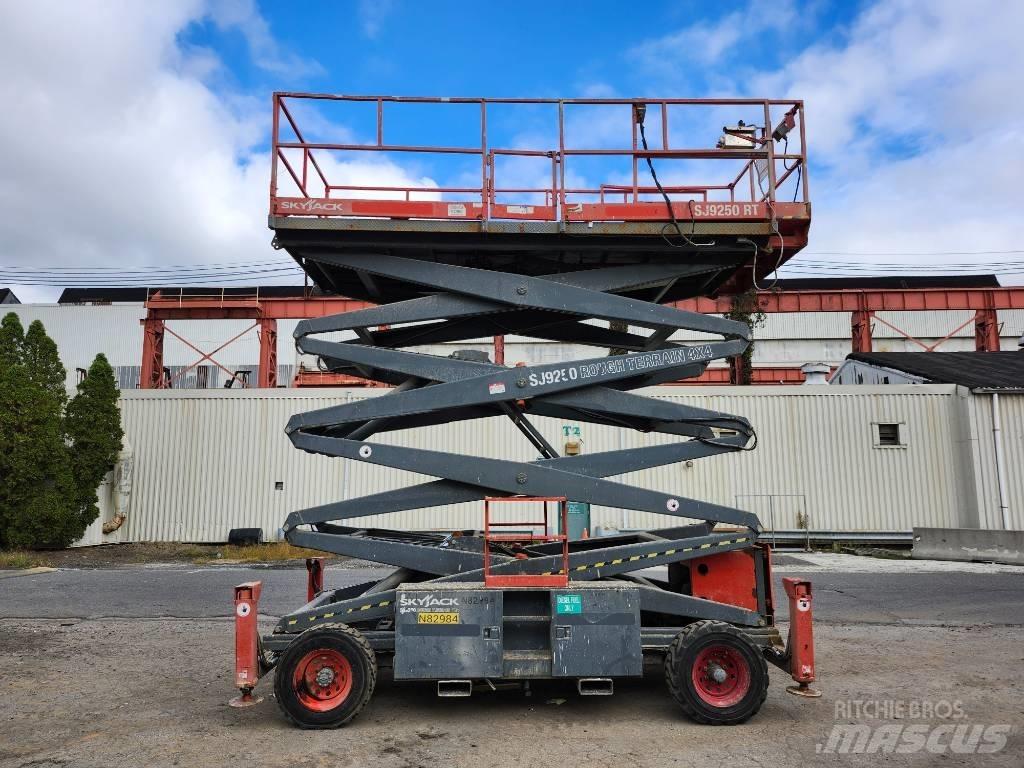 SkyJack SJ 9250 RT シザースリフト
