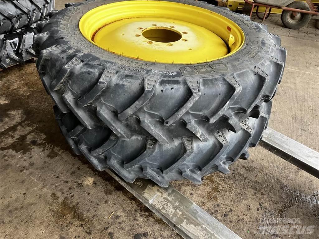 BKT 270/95R32 タイヤ、ホイル、リム