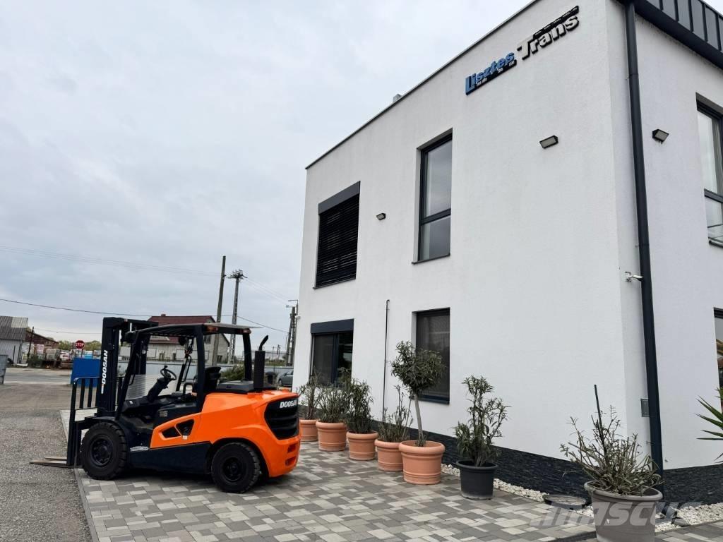 Doosan D 50,  130üó!!! 5t ディーゼル・軽油