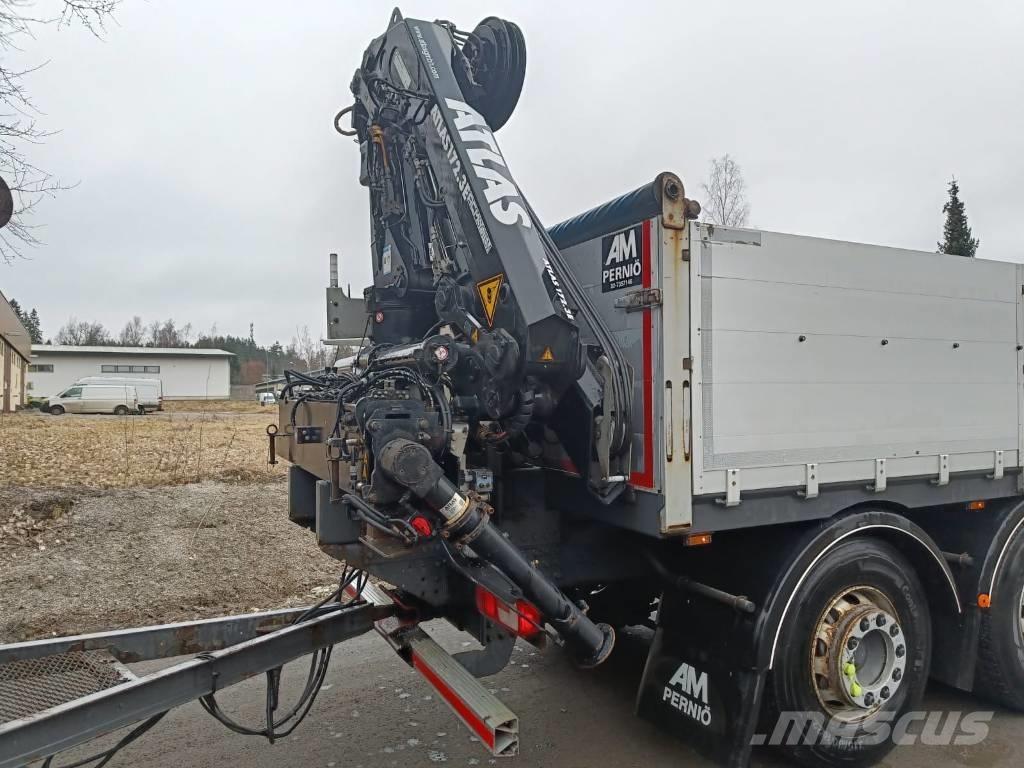 DAF XF 530 FAW クレーントラック、ユニック車