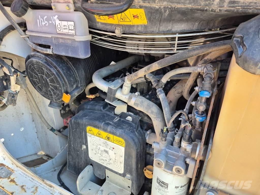 Bobcat T 76 スキッドステアローダー