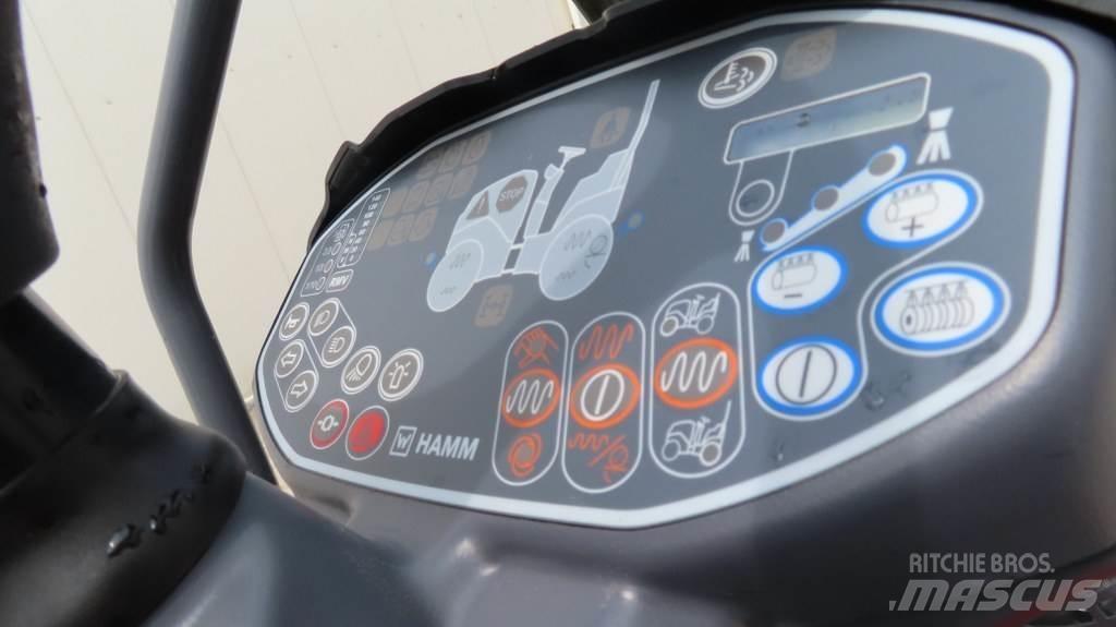 Hamm HD14i TT タイヤローラ