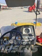 Bomag BW 220D-40 タンデムローラ