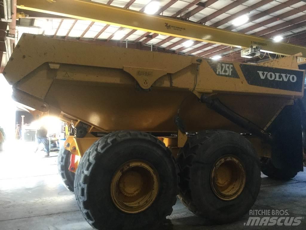 Volvo A 25 F アーティキュレート式ダンプトラック