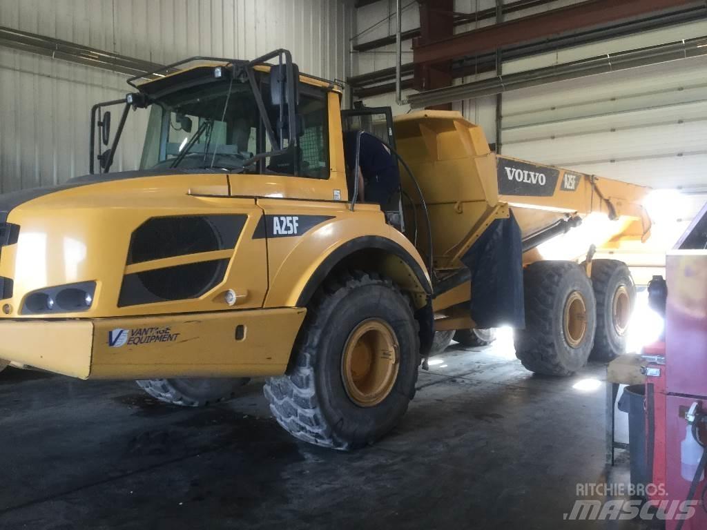 Volvo A 25 F アーティキュレート式ダンプトラック
