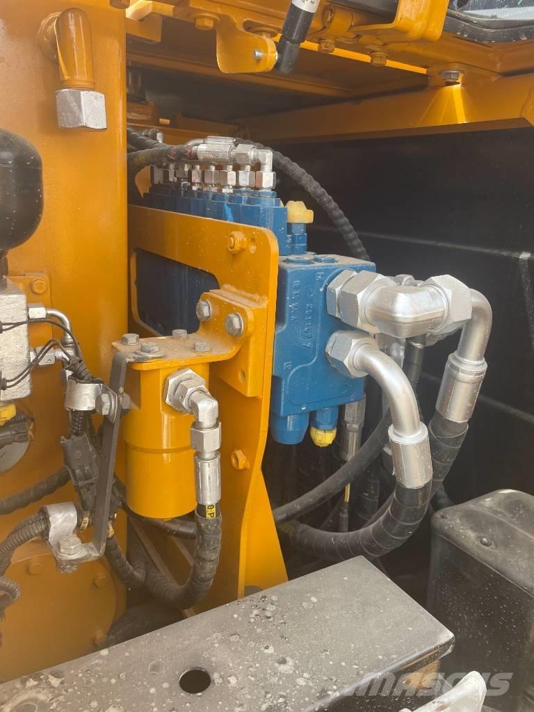 Komatsu PC 240 LC 大型油圧ショベル12t以上（パワーショベル・ユンボ）