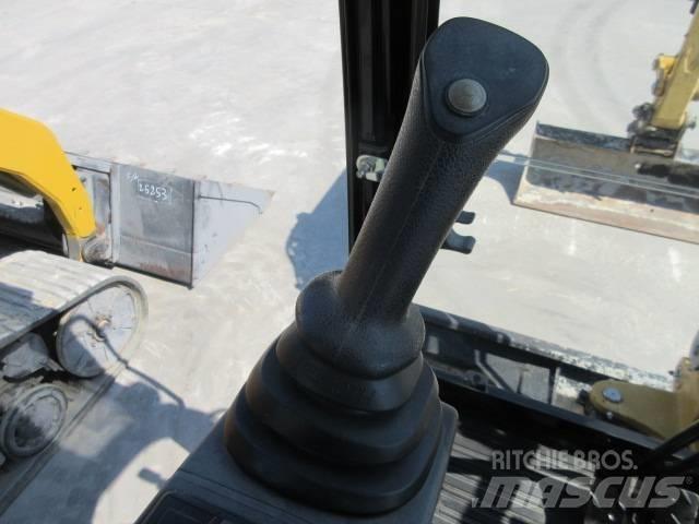 CAT 302.7 D CR ミニ油圧ショベル 7t以下（ミニユンボ・ミニディガー）