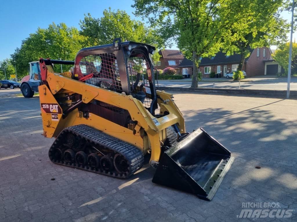 CAT 257 D スキッドステアローダー