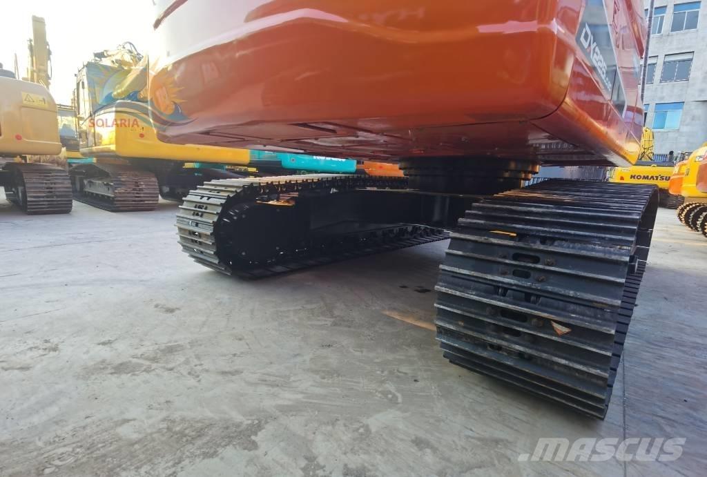 Doosan DX 225 LC 大型油圧ショベル12t以上（パワーショベル・ユンボ）