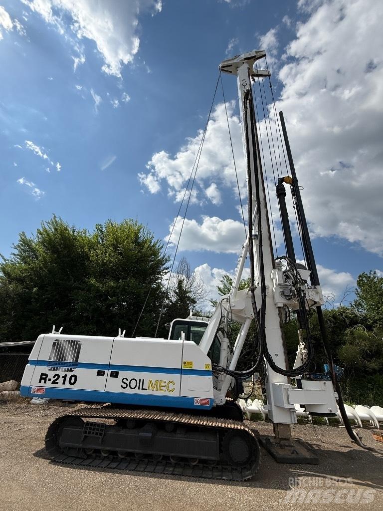 Soilmec R 210 杭打ち機