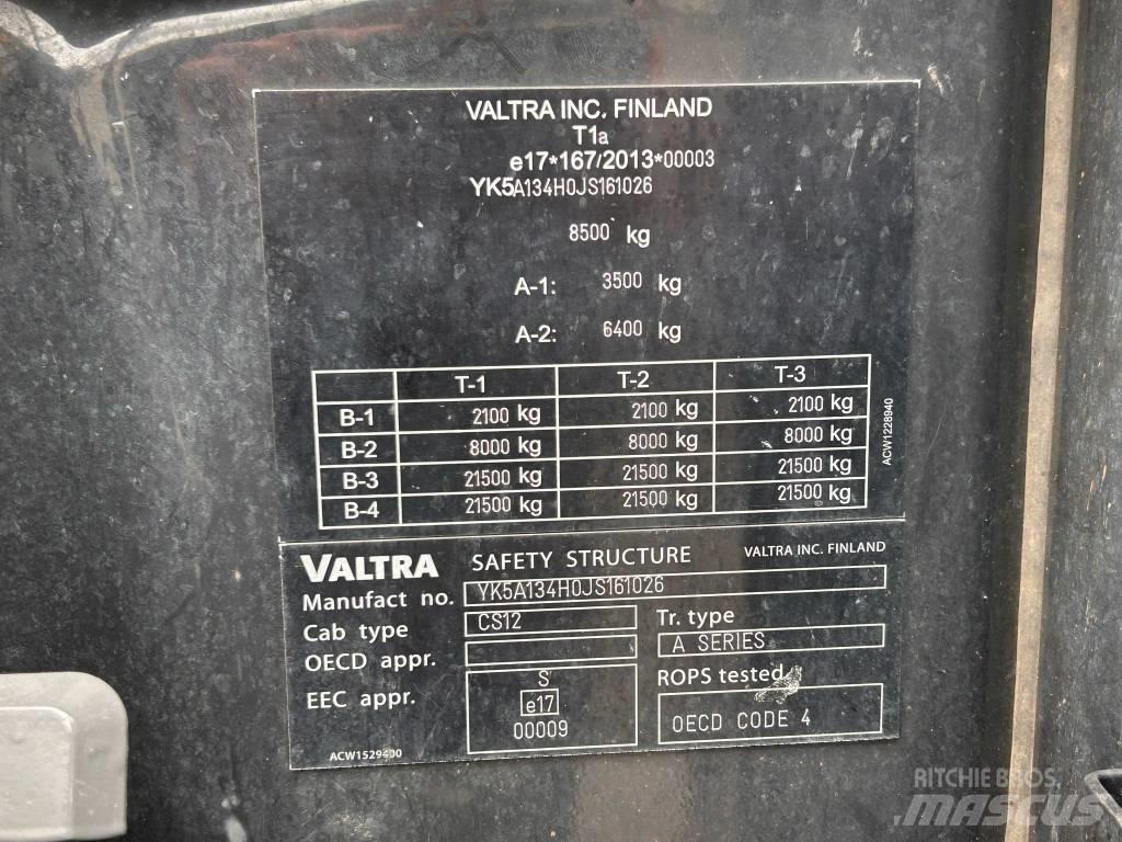 Valtra A 134 トラクター