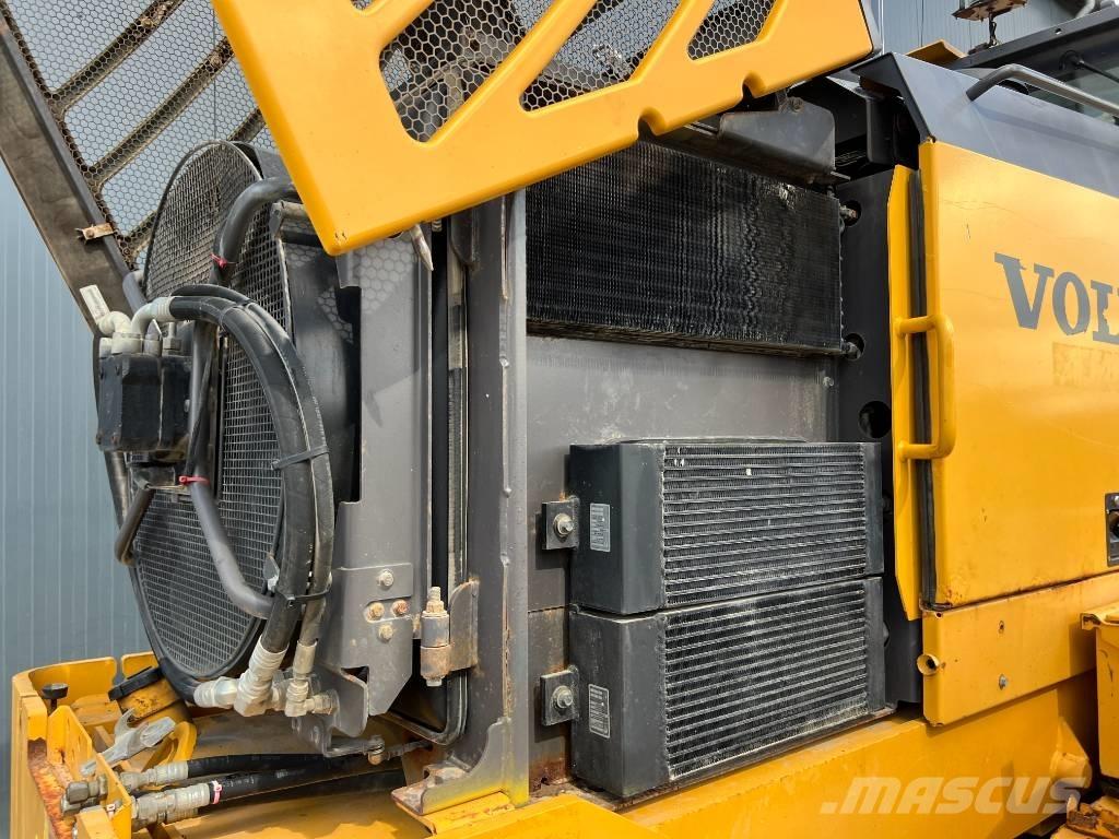 Volvo G970 モーターグレーダー