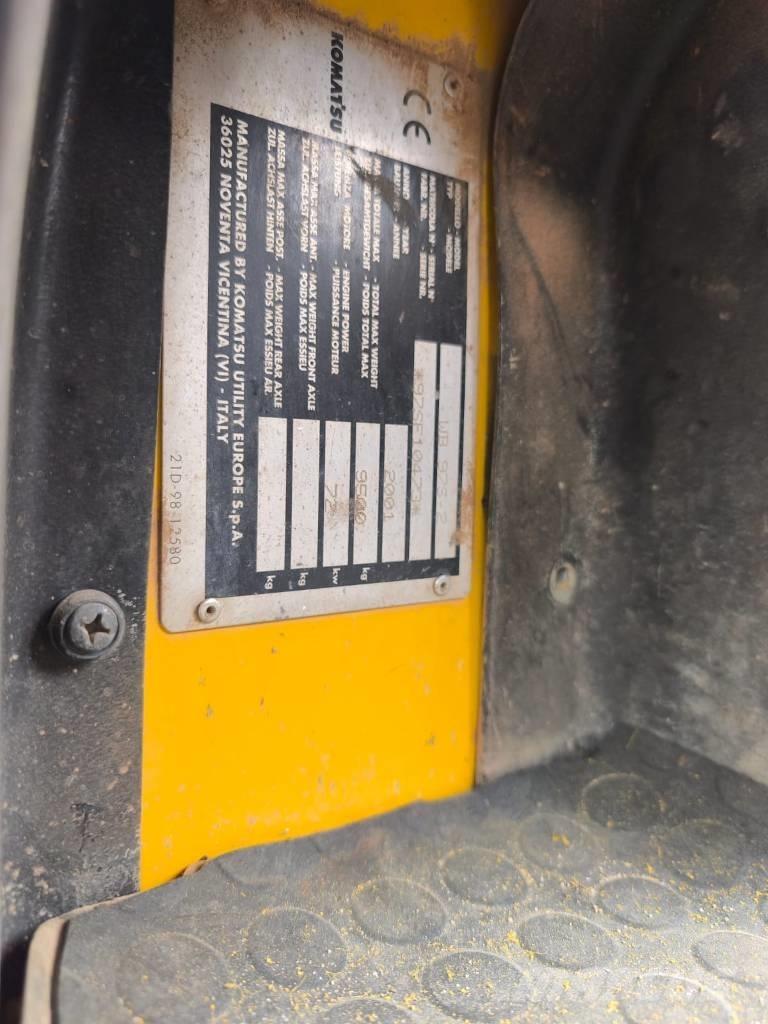 Komatsu WB 97 S-2 バックホーローダー