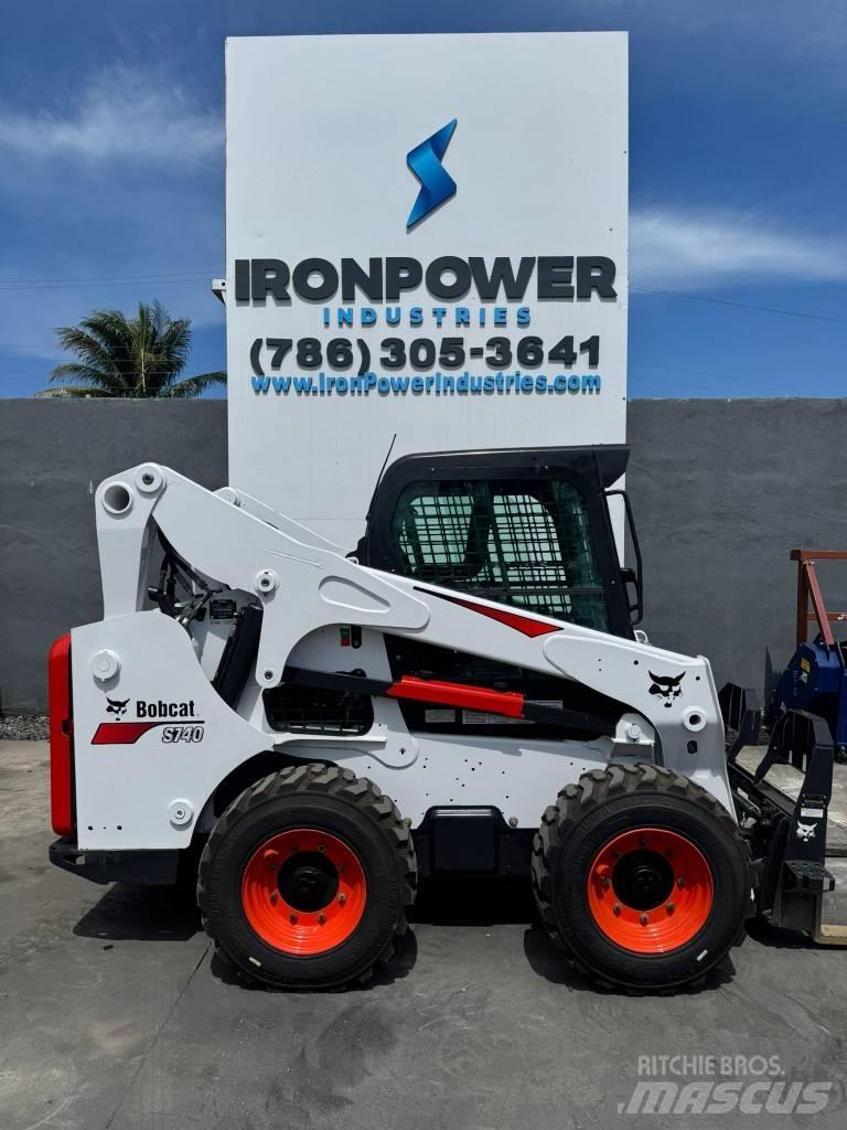 Bobcat S 740 スキッドステアローダー