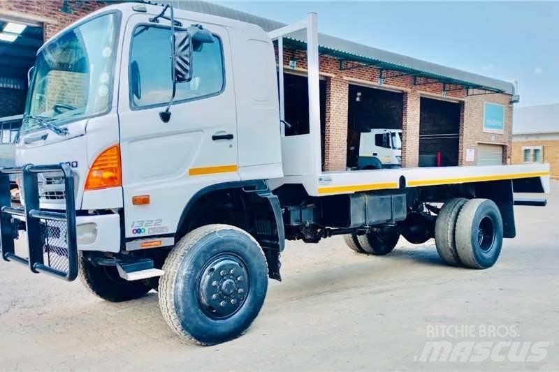Hino 500 1322 4x4 その他トラック