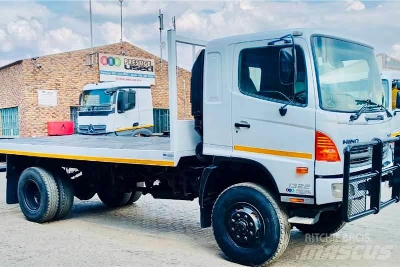Hino 500 1322 4x4 その他トラック