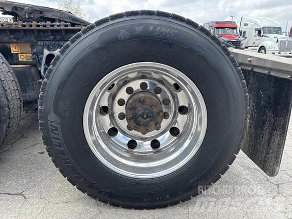 Peterbilt 579 中古トラクターヘッド | トレーラーヘッド