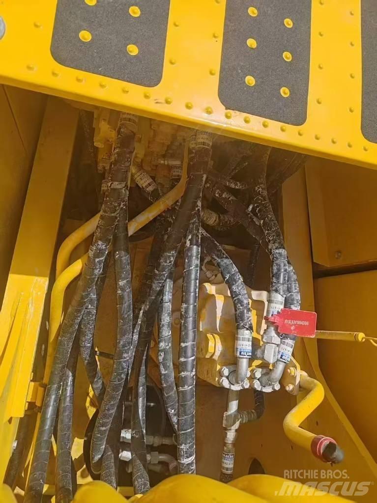 Komatsu 200-8 大型油圧ショベル12t以上（パワーショベル・ユンボ）