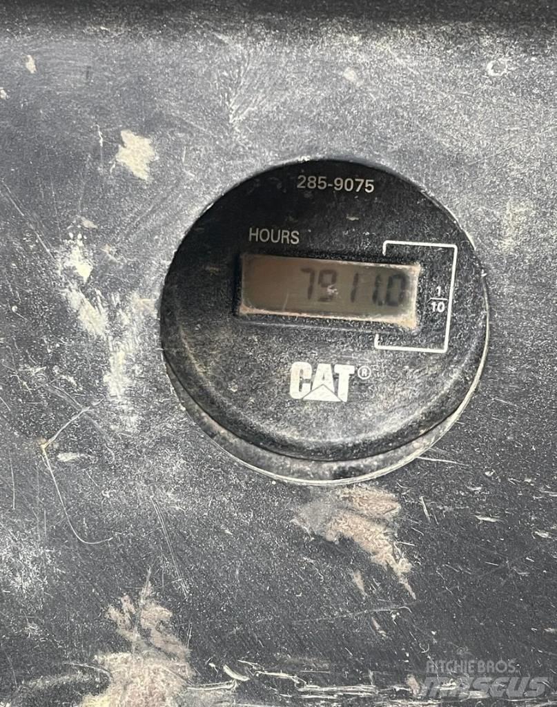 CAT 305 C CR ミニ油圧ショベル 7t以下（ミニユンボ・ミニディガー）