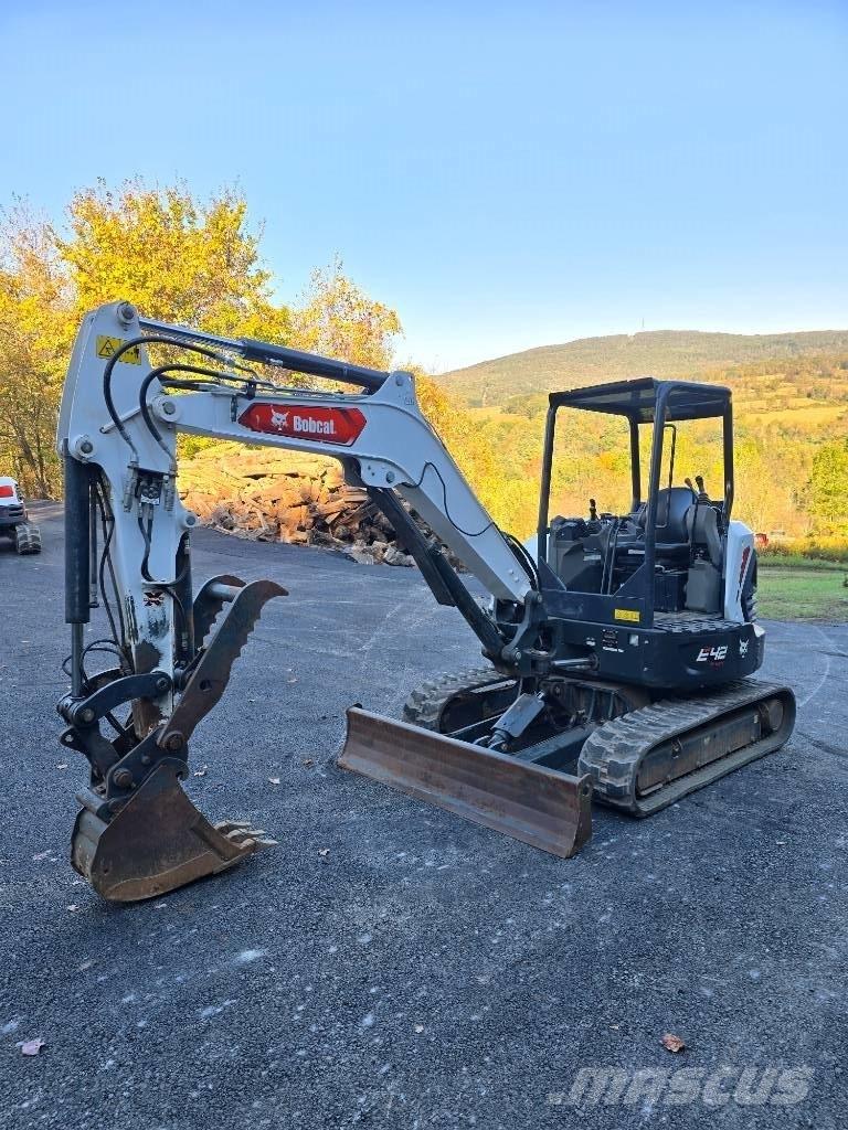 Bobcat E42 ミニ油圧ショベル 7t以下（ミニユンボ・ミニディガー）