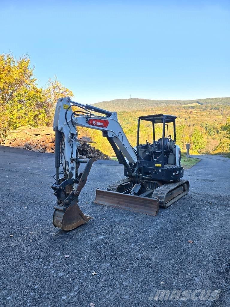 Bobcat E42 ミニ油圧ショベル 7t以下（ミニユンボ・ミニディガー）