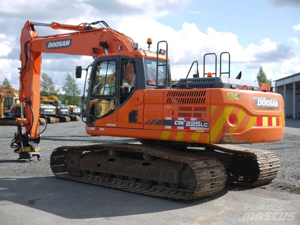 Doosan DX 225 LC-3 大型油圧ショベル12t以上（パワーショベル・ユンボ）