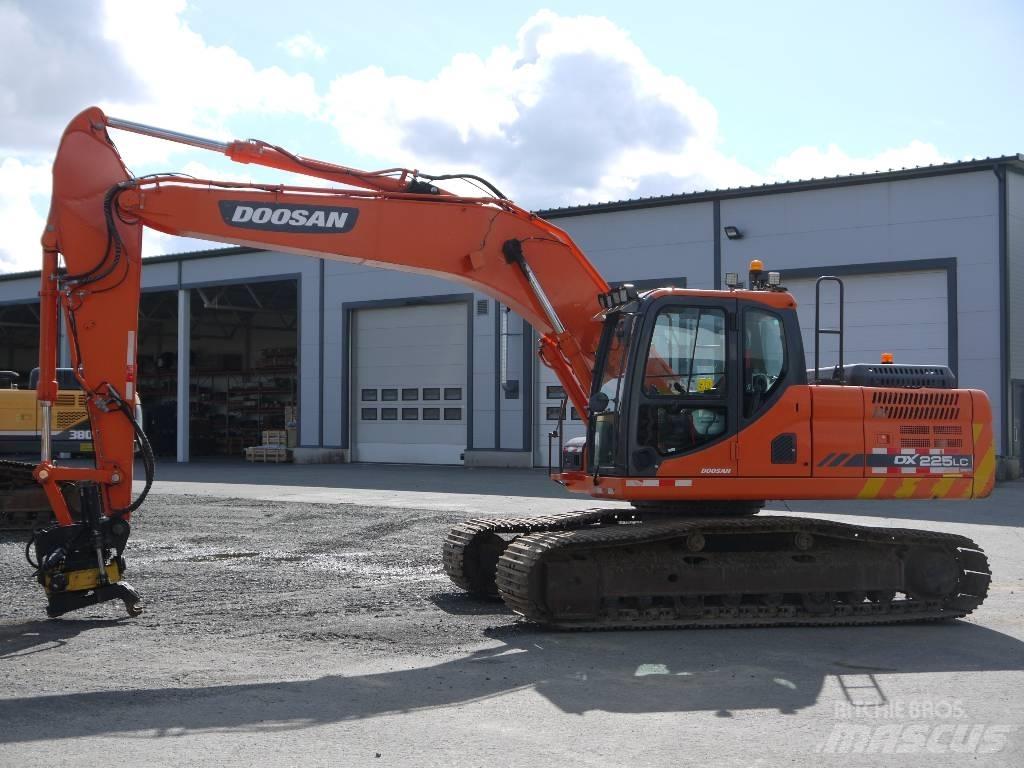 Doosan DX 225 LC-3 大型油圧ショベル12t以上（パワーショベル・ユンボ）