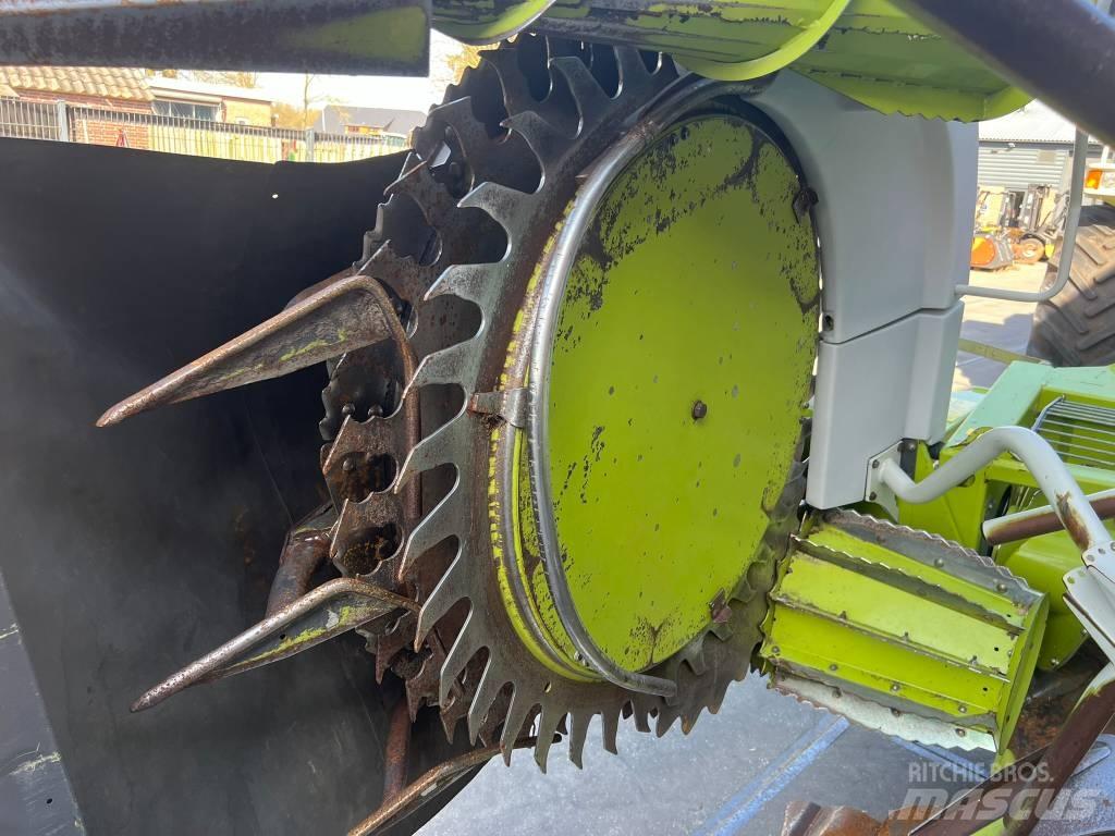 CLAAS RU 450 Xtra 自走式フォレージハーベスター