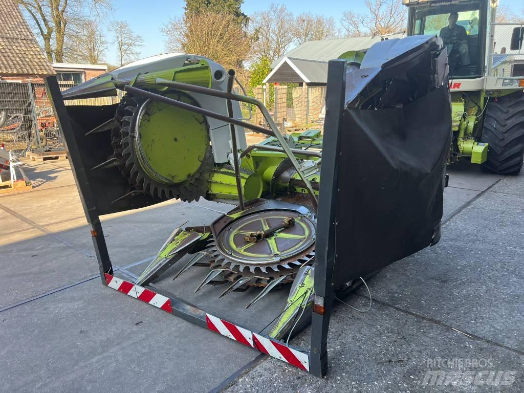CLAAS RU 450 Xtra 自走式フォレージハーベスター