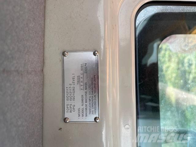 Takeuchi TB 225 ミニ油圧ショベル 7t以下（ミニユンボ・ミニディガー）